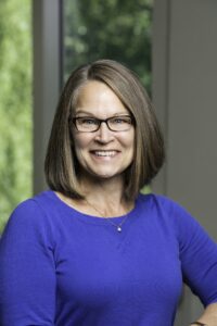 Lois Groth Headshot